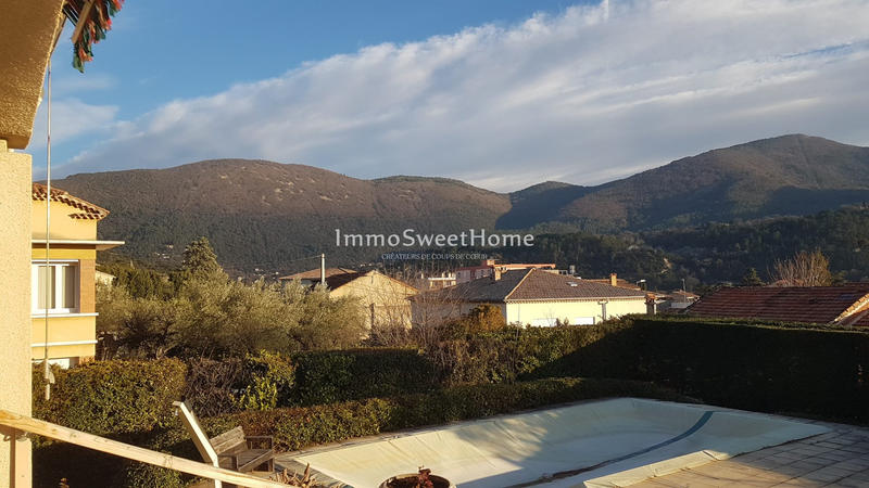 Villa - 242 m² - 9 pièces