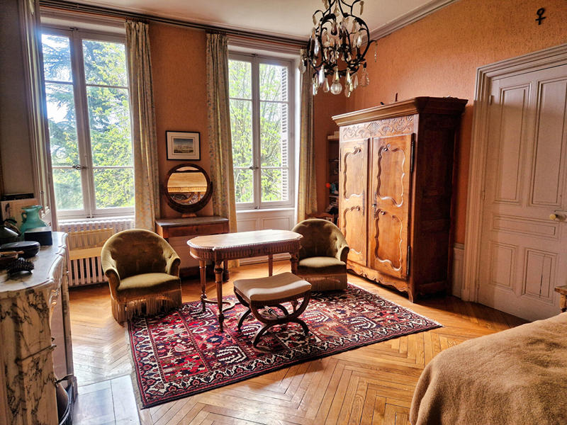 Maison - 329 m² - 9 pièces