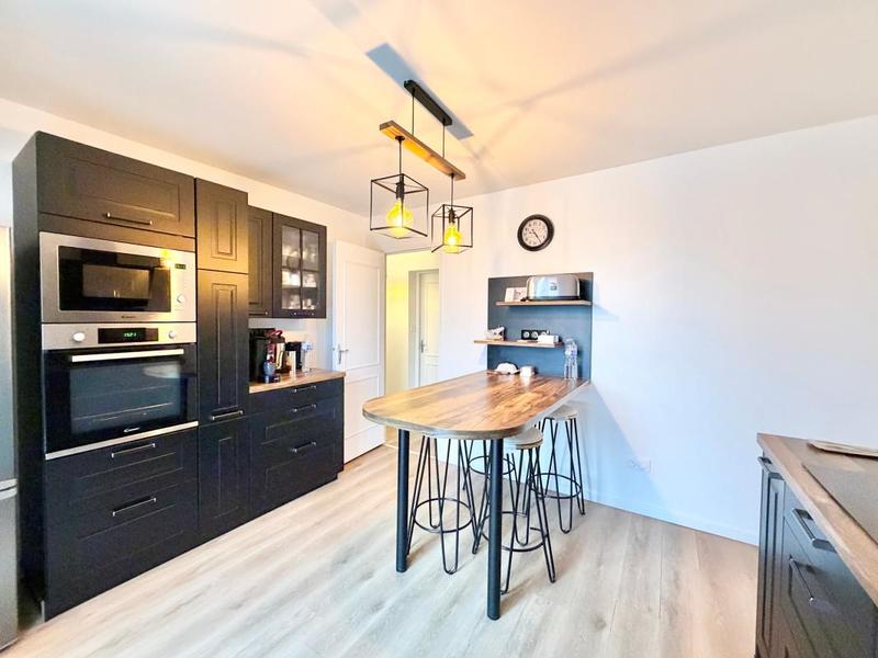 Maison - 210 m² - 7 pièces