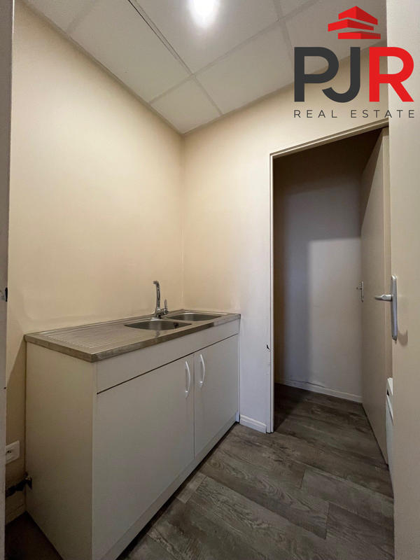 Local d'activités - 198 m²