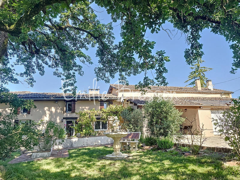 Maison - 266 m² - 9 pièces