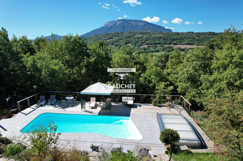 Maison traditionnelle - 155 m² - 5 pièces