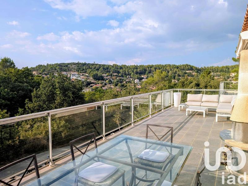 Maison - 230 m² - 8 pièces