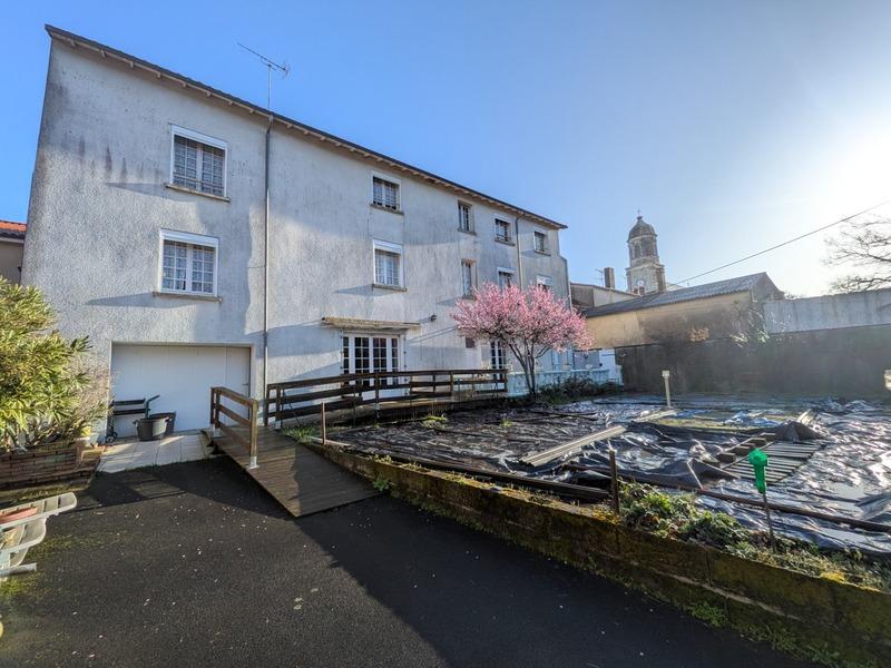 Maison - 295 m² - 17 pièces