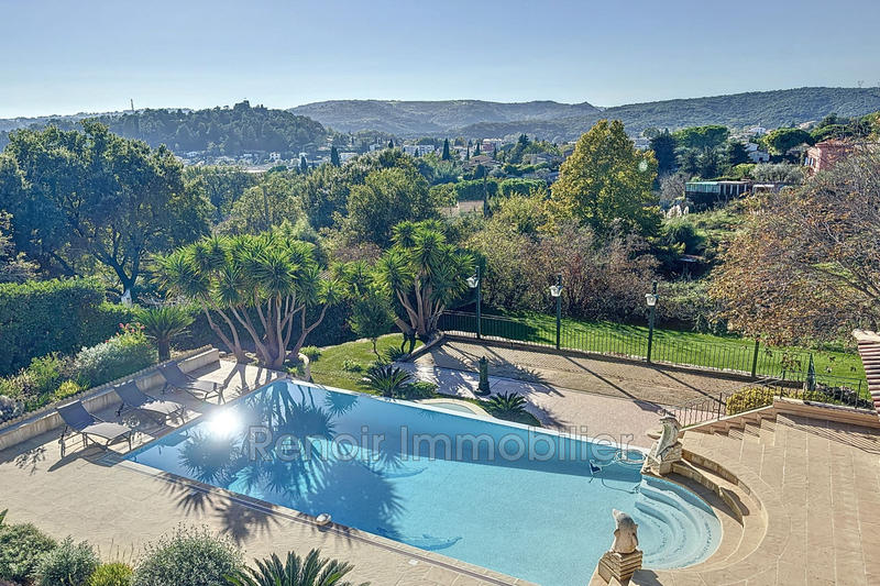 Maison - 240 m² - 8 pièces