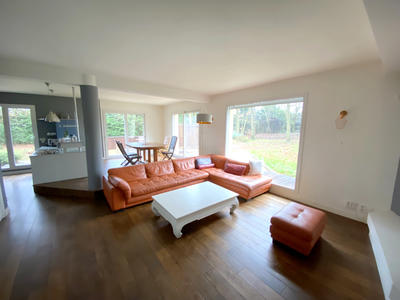 Maison - 260 m² - 8 pièces