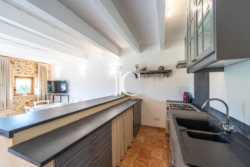 Maison - 537 m² - 12 pièces