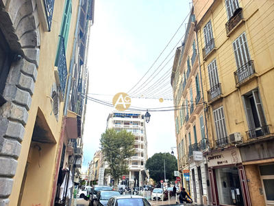 Local commercial - 14 m² - 1 pièce