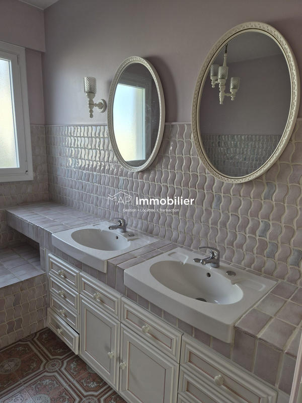 Maison - 160 m² - 8 pièces