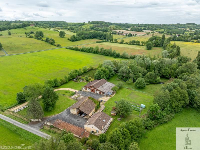 Maison traditionnelle - 315 m² - 10 pièces