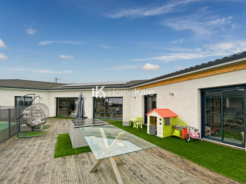 Maison - 275 m² - 8 pièces