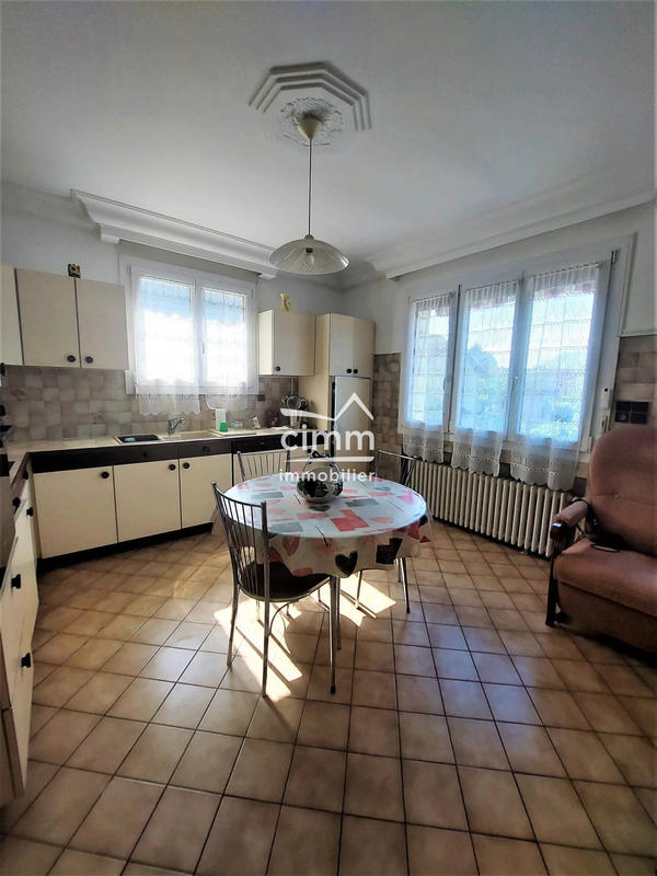 Maison - 285 m² - 8 pièces