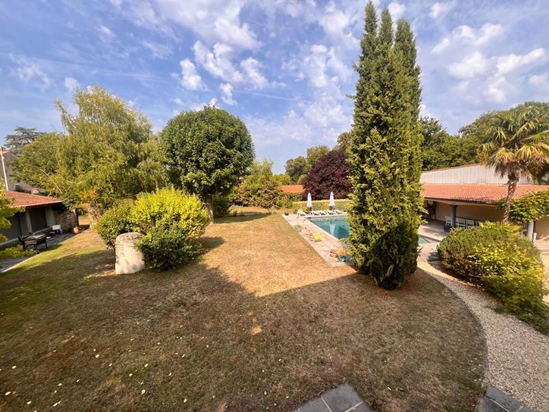 Maison - 270 m² - 6 pièces