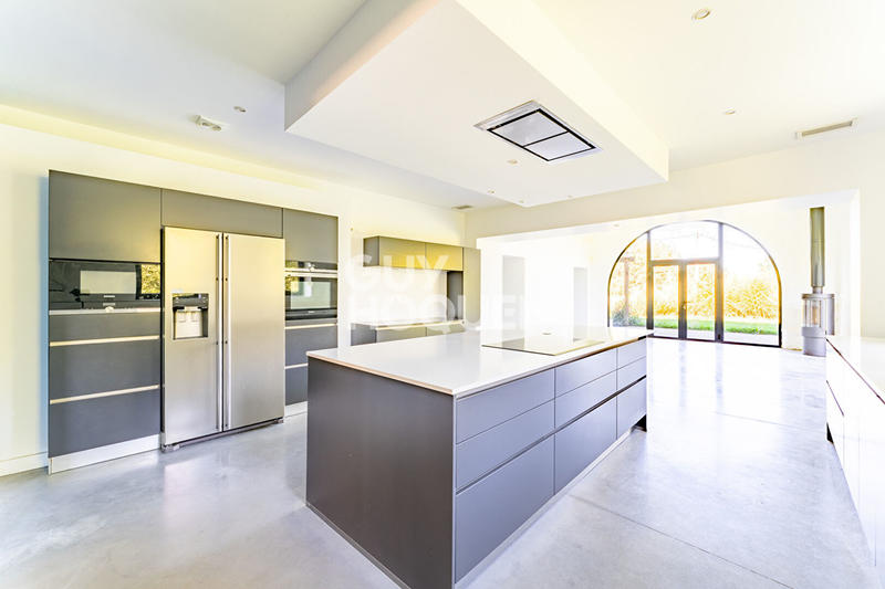 Maison - 276 m² - 8 pièces