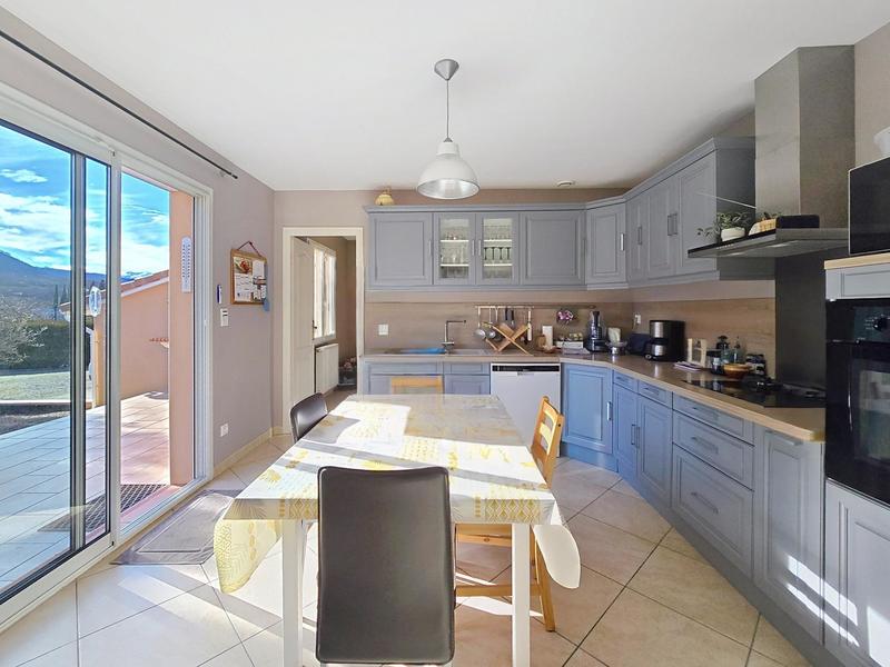 Maison - 140 m² - 5 pièces