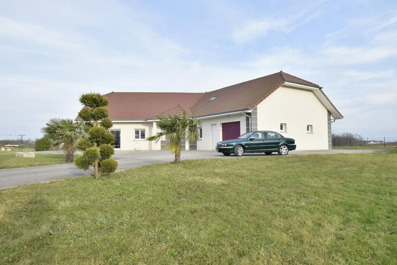 Maison - 270 m² - 8 pièces