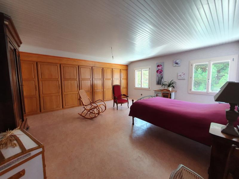 Maison - 240 m² - 8 pièces