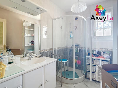 Maison - 99 m² - 5 pièces