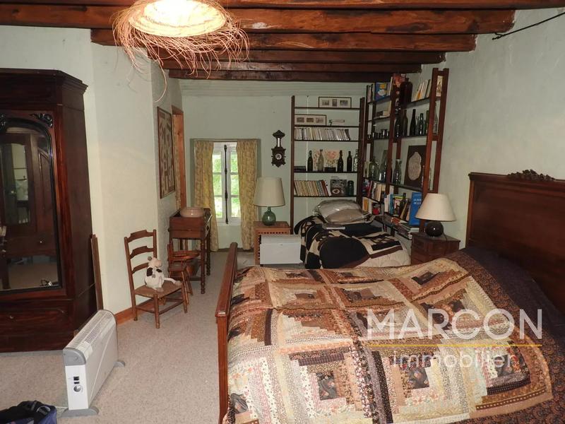 Maison de village - 513 m² - 7 pièces