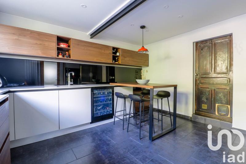 Maison - 230 m² - 7 pièces