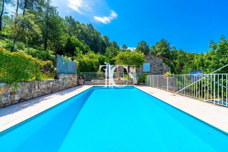 Maison - 178 m² - 7 pièces