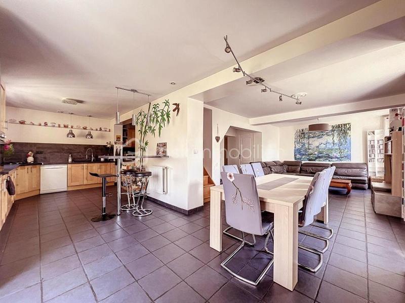 Maison - 147 m² - 6 pièces