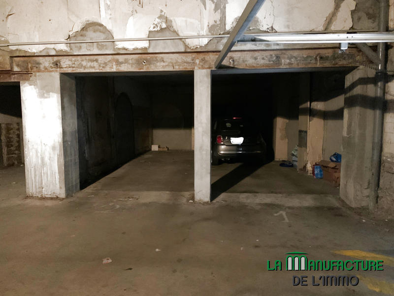 Parking / Garage - 185 m²
