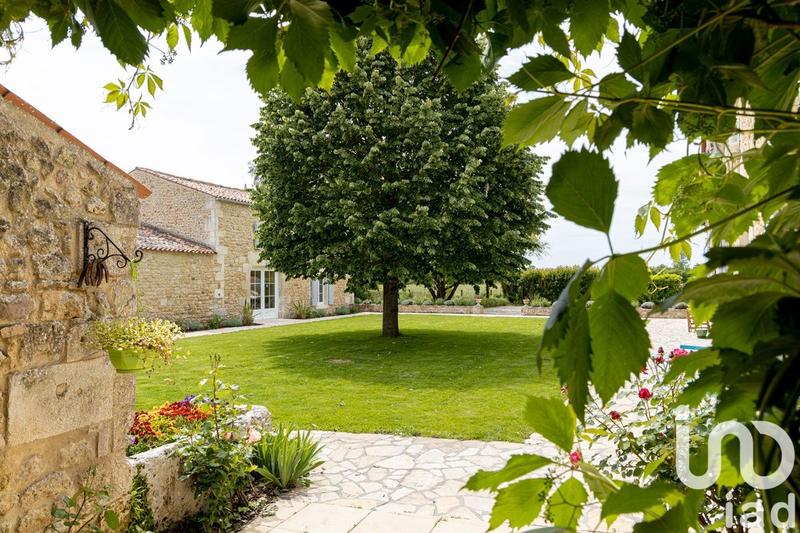 Maison - 560 m² - 12 pièces