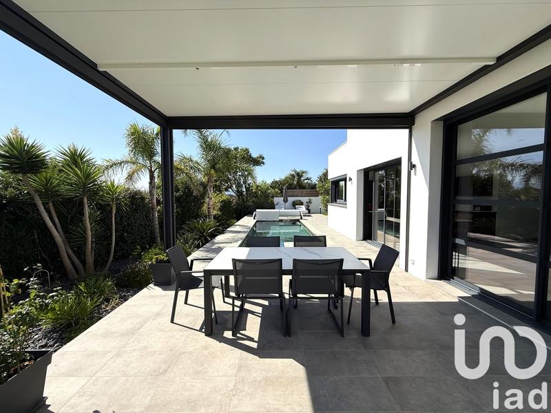 Maison - 219 m² - 5 pièces