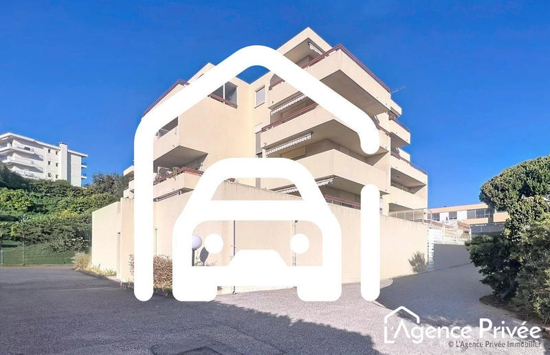 Parking / Garage - 12 m²