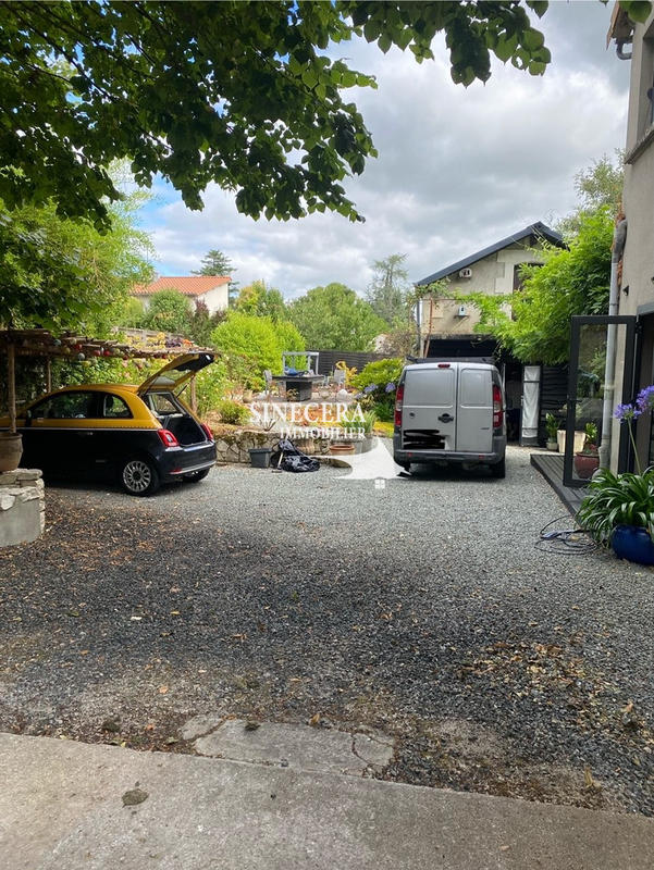 Maison - 220 m² - 7 pièces