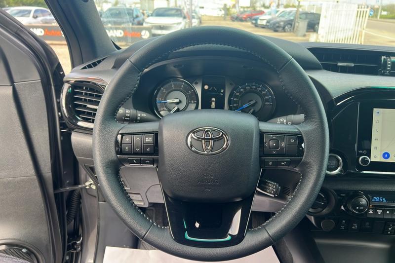 Toyota Hilux 2.8 204 Bva Invincible 4p