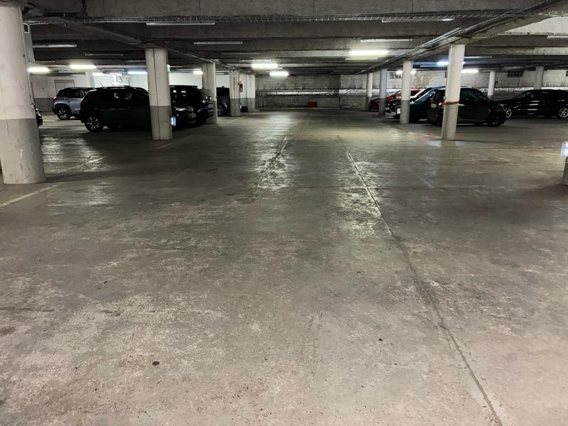 Parking / Garage - 193 m²