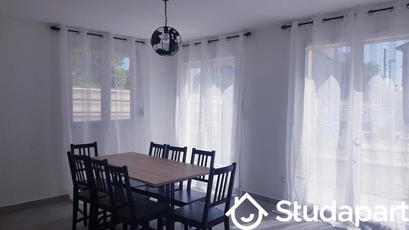 Chambre - 90 m² - 1 pièce