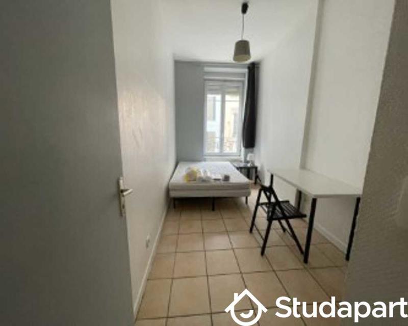 Chambre - 90 m² - 1 pièce