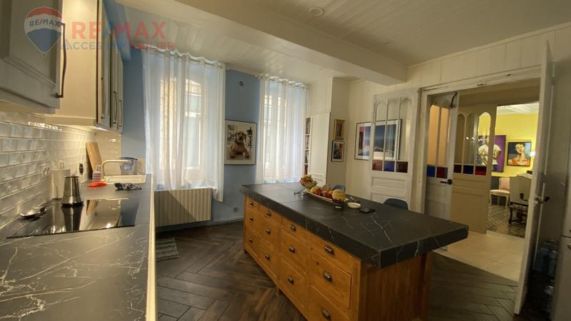 Maison - 392 m² - 12 pièces