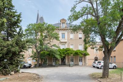 Maison - 3 706 m² - 13 pièces