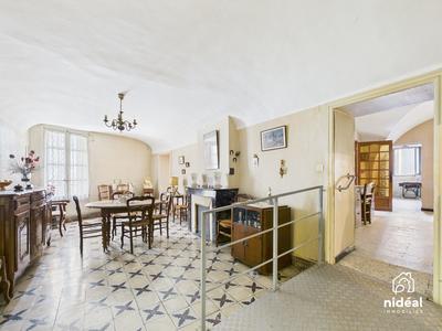 Maison - 280 m² - 7 pièces