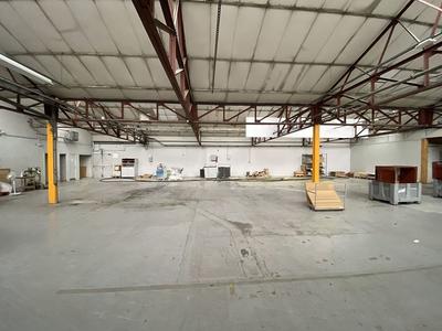 Entrepôt - 5 500 m² - 20 pièces