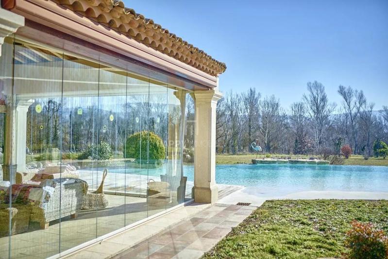 Propriété - 421 m² - 10 pièces