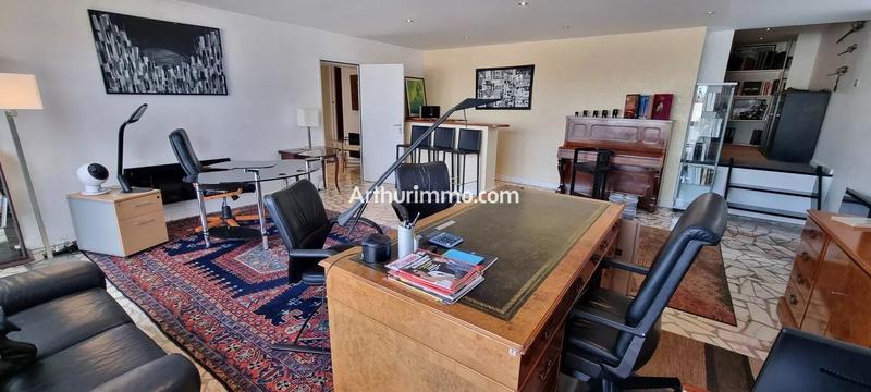 Maison - 210 m² - 7 pièces