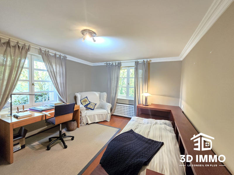 Maison - 275 m² - 12 pièces