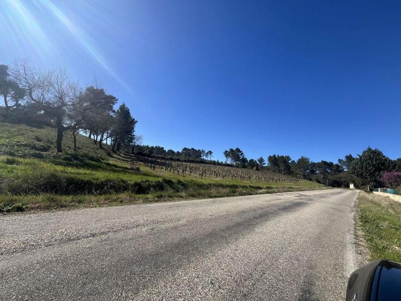 Terrain constructible - 1 050 m²