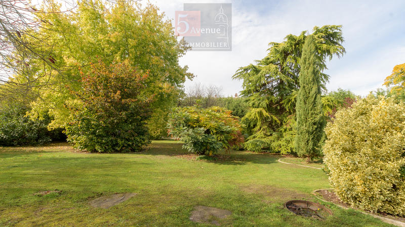 Maison - 335 m² - 12 pièces