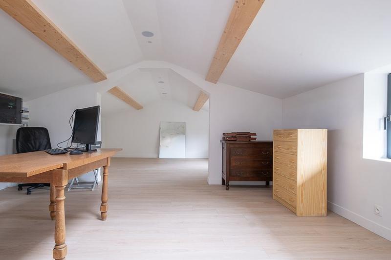 Propriété - 300 m² - 9 pièces