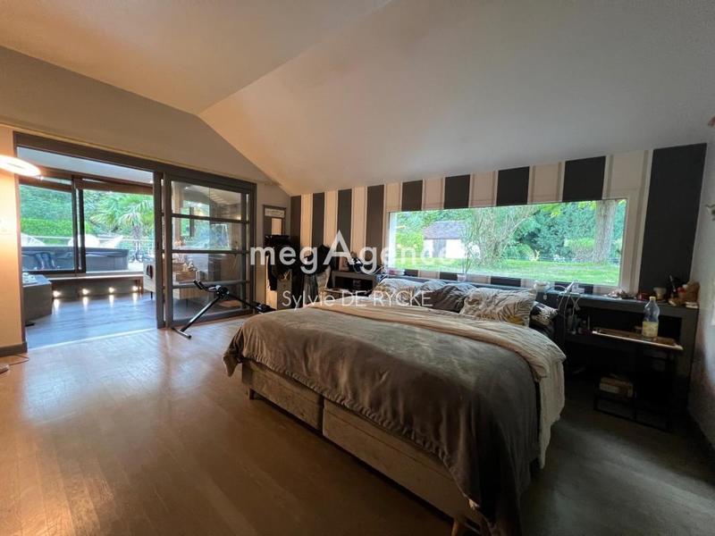 Maison - 367 m² - 9 pièces