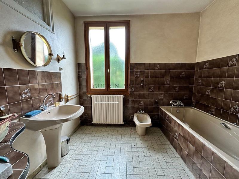 Maison - 230 m² - 6 pièces