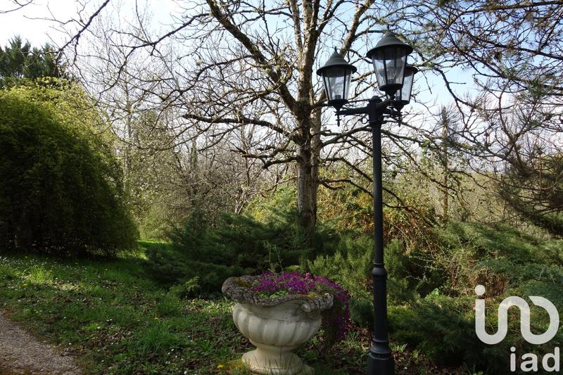 Maison - 220 m² - 6 pièces