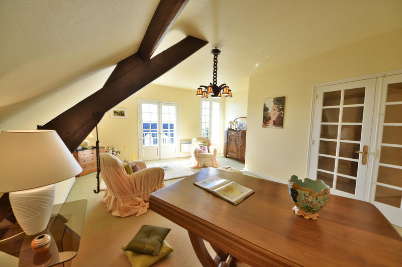 Maison - 260 m² - 9 pièces