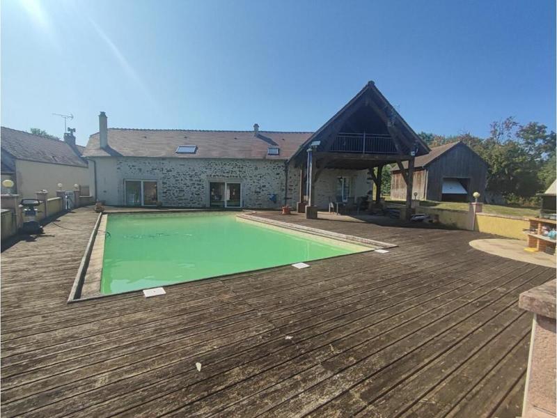 Propriété - 238 m² - 10 pièces